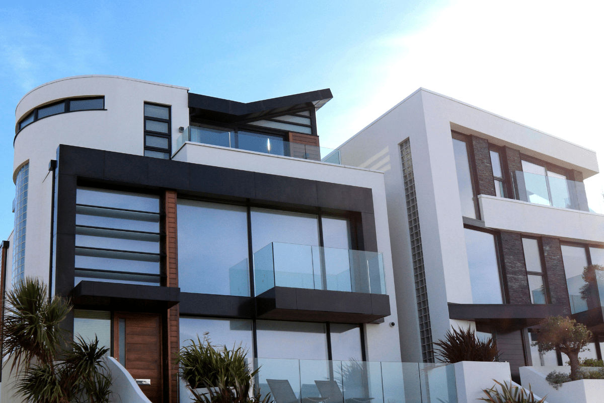 A House Listed on a Real Estate Website Illustrating How to a Real Estate Business