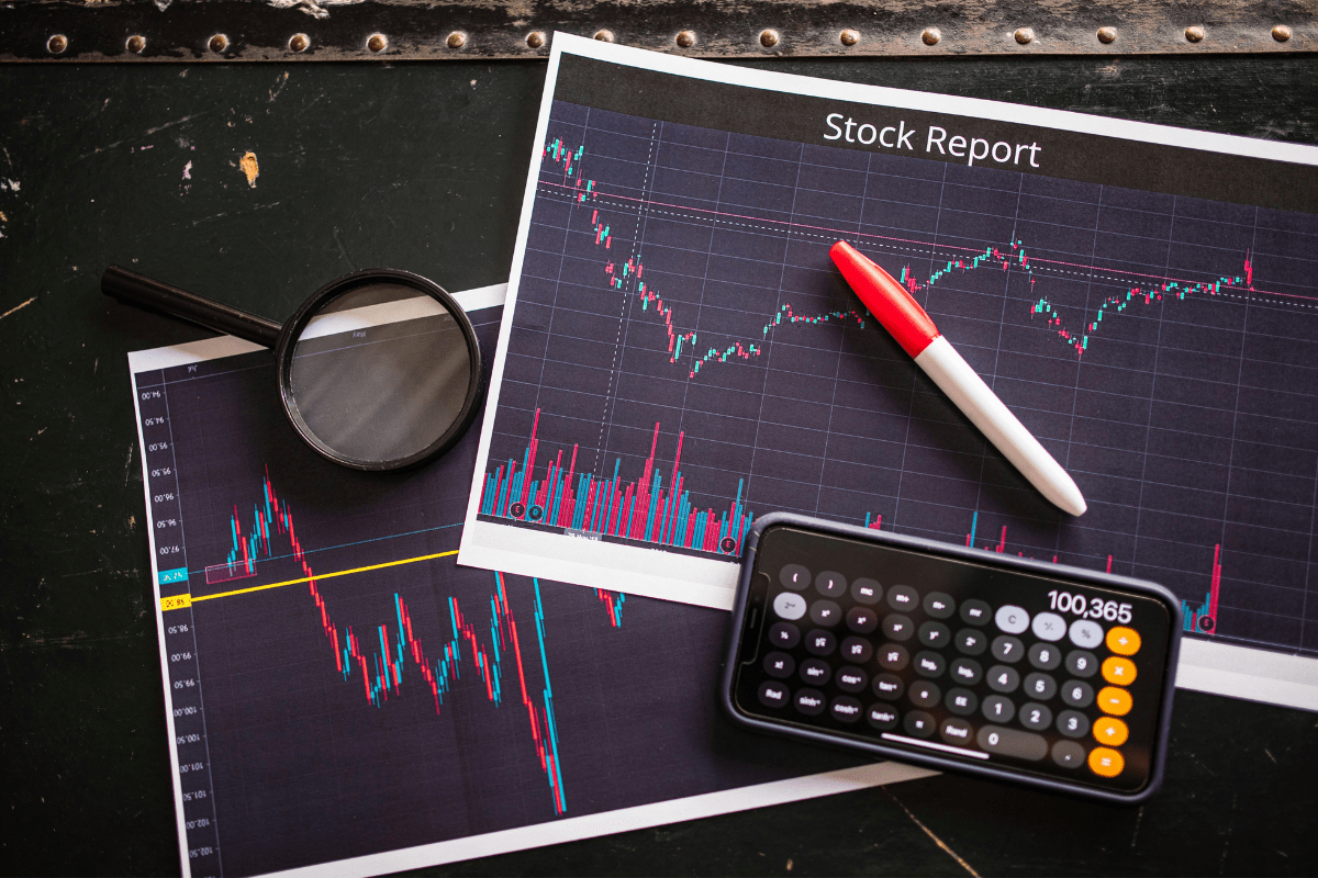Trends in Stocks - Best Dividend Stocks for Passive Income Two Papers Containing Stock Report Are Placed on a Table with a Mobile Calculator Open and Placed on Top of it with a Pen on the Side Illustrating Best Dividend Stocks for Passive Income