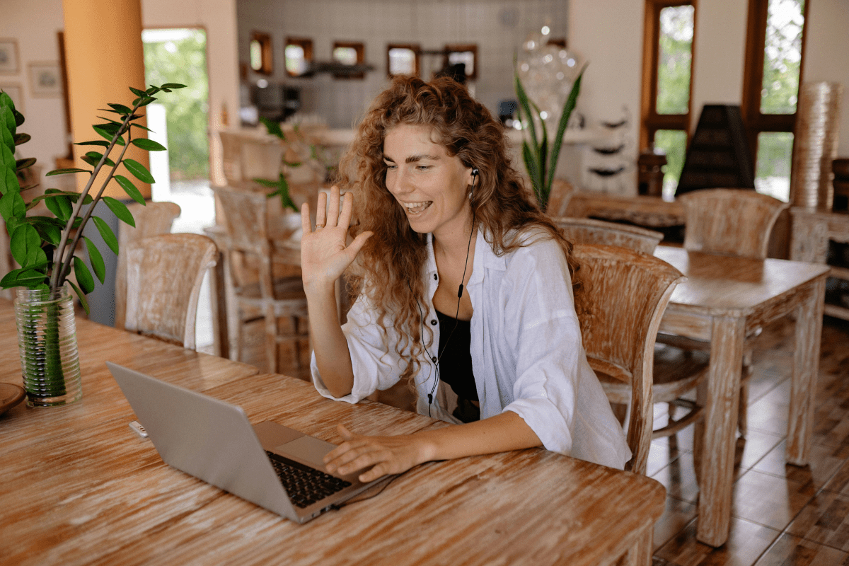 A women is working from her laptop to make money online